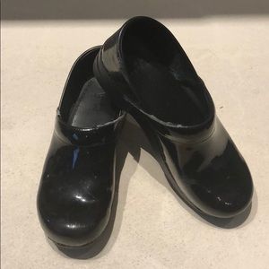 Dansko Clogs - Sz 42 Black patent leather
